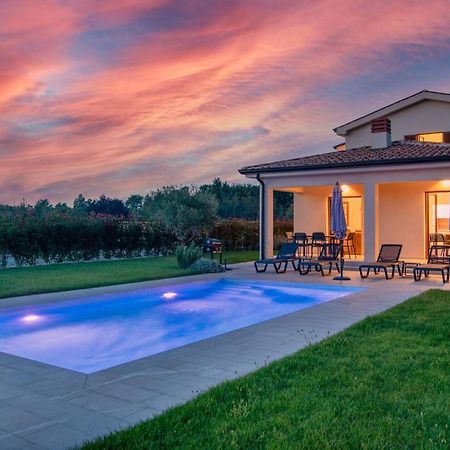 Holiday House Luca Пореч Экстерьер фото