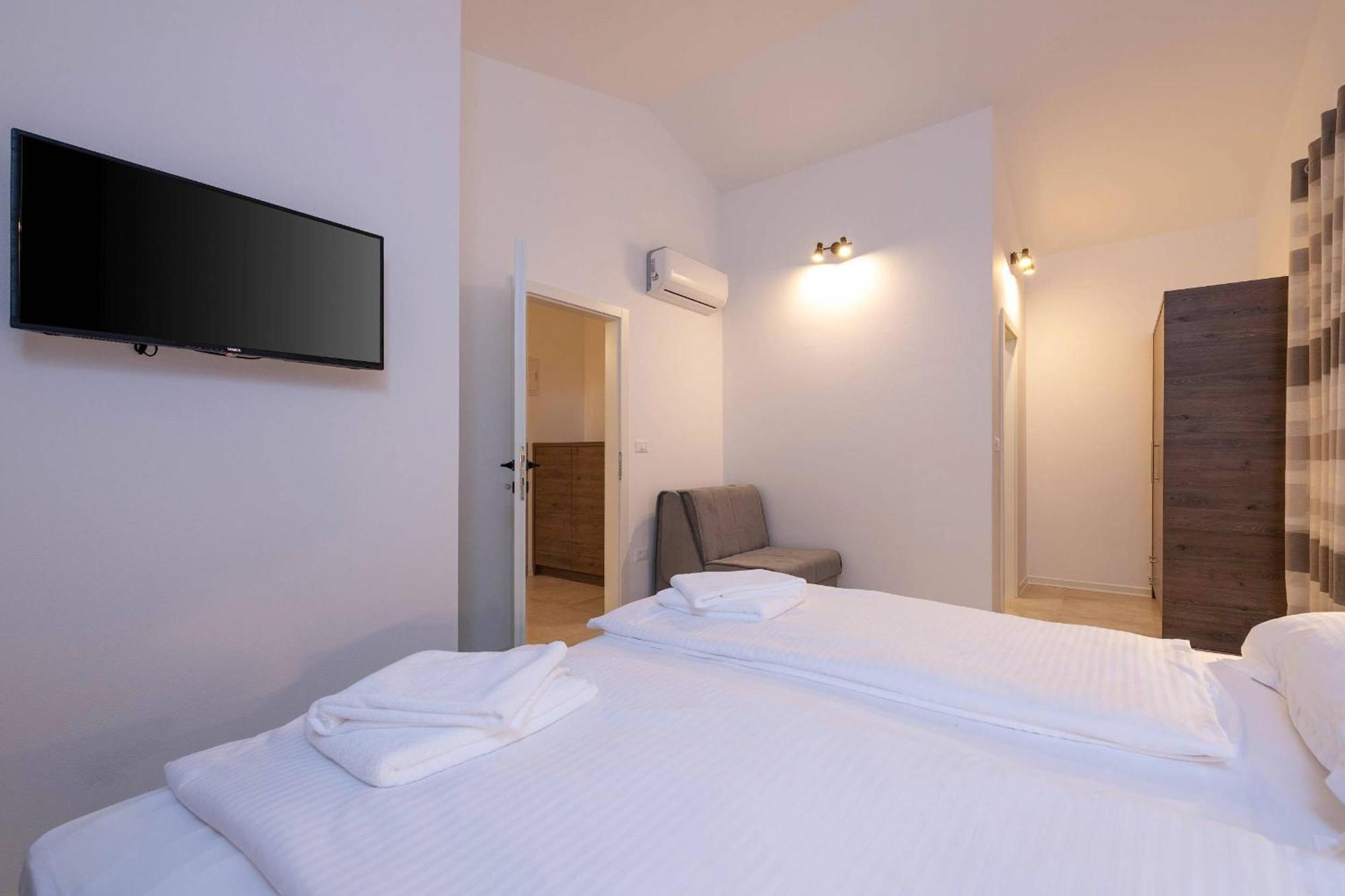 Holiday House Luca Пореч Экстерьер фото