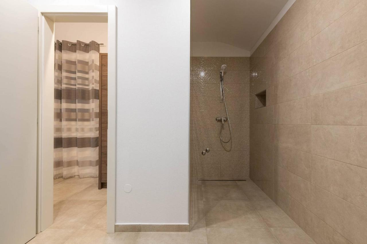 Holiday House Luca Пореч Экстерьер фото