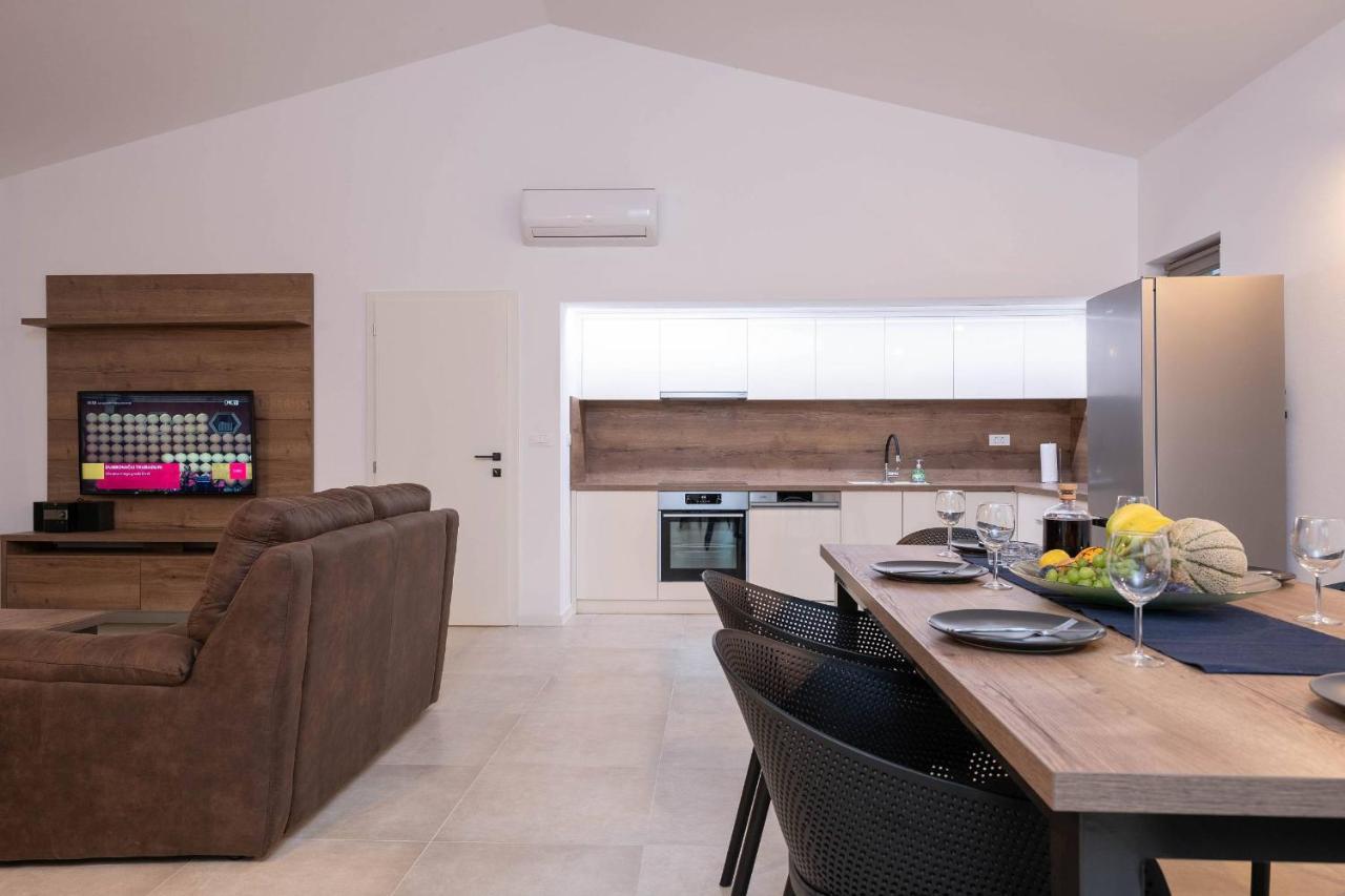 Holiday House Luca Пореч Экстерьер фото