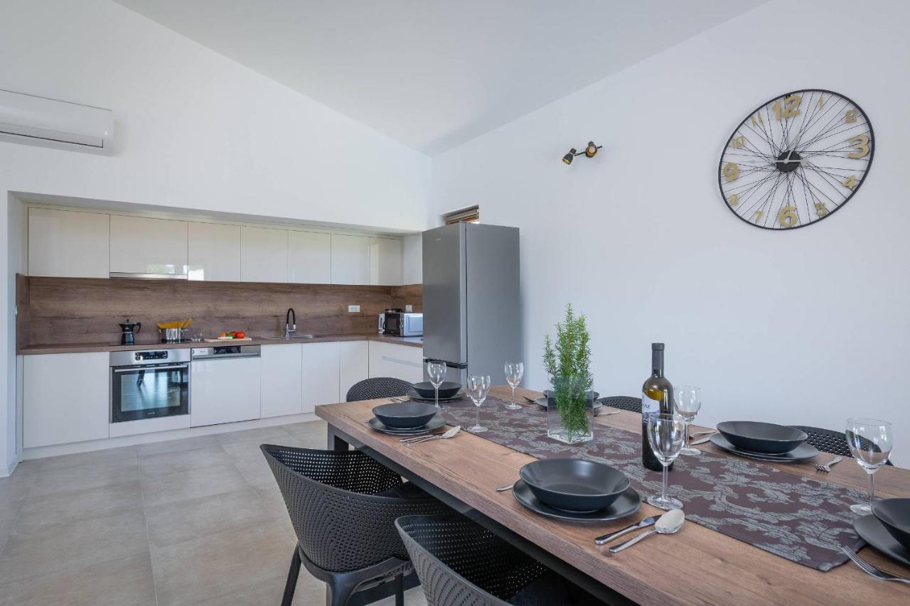 Holiday House Luca Пореч Экстерьер фото