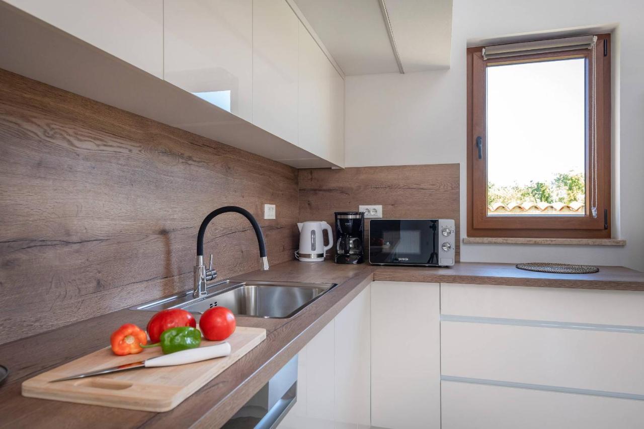 Holiday House Luca Пореч Экстерьер фото