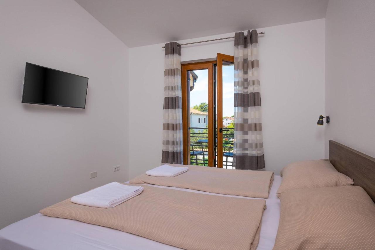Holiday House Luca Пореч Экстерьер фото