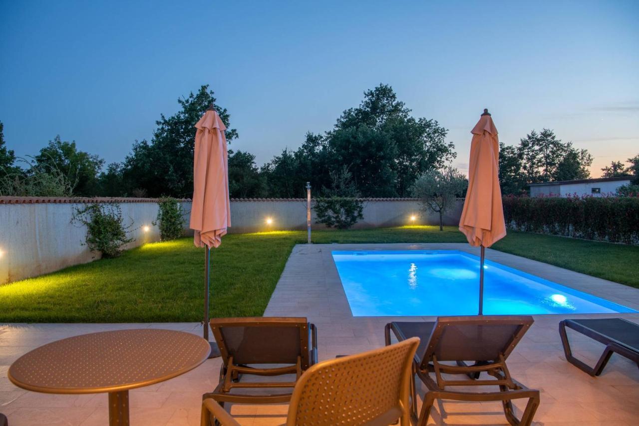 Holiday House Luca Пореч Экстерьер фото